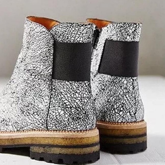 NWOT Xperimental Crackle Bunko Leather Chelsea Platform Lugged Boot Portugal - Picture 10 of 11